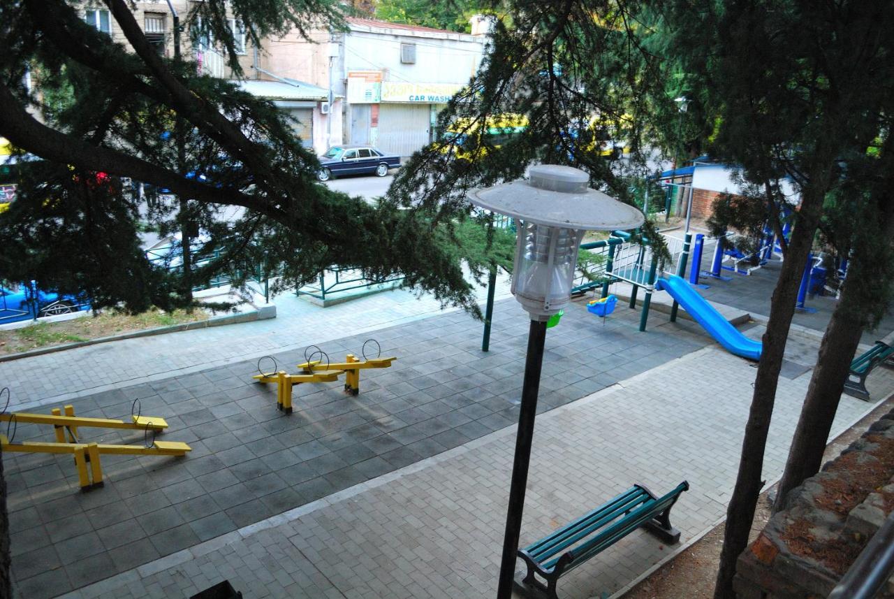Nikas Apartment Tbilisi Bagian luar foto